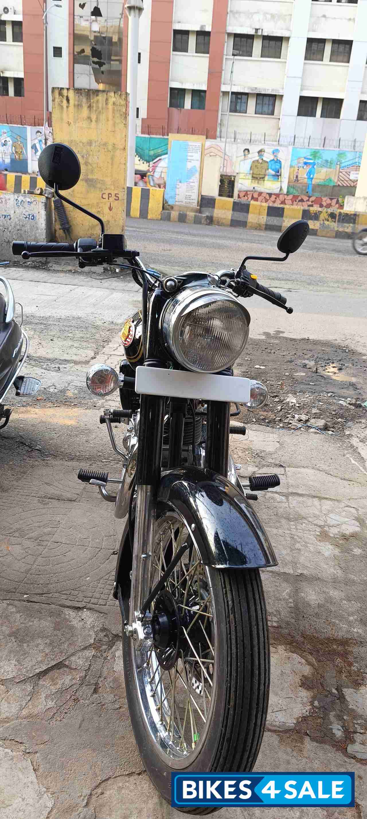 Black Royal Enfield Bullet Electra 5S