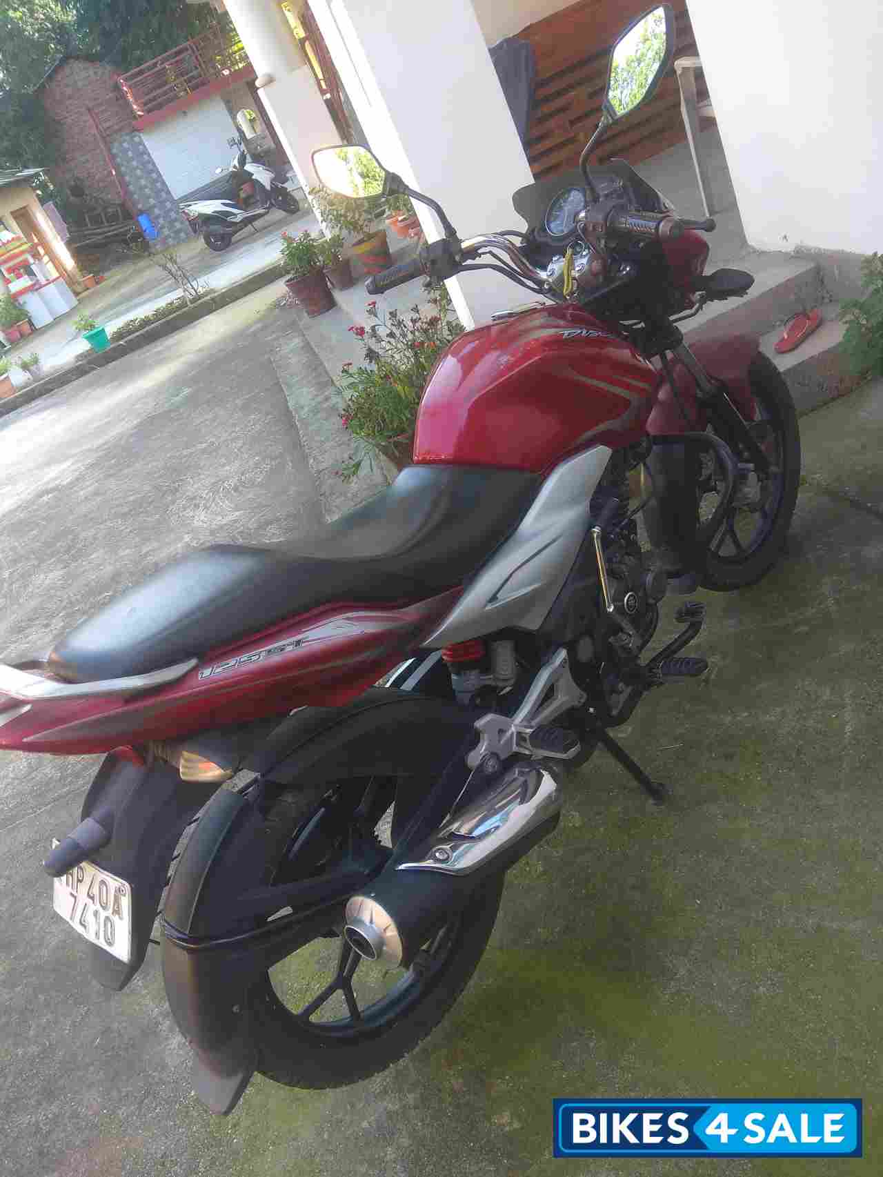 Frdred Bajaj Discover 125 ST