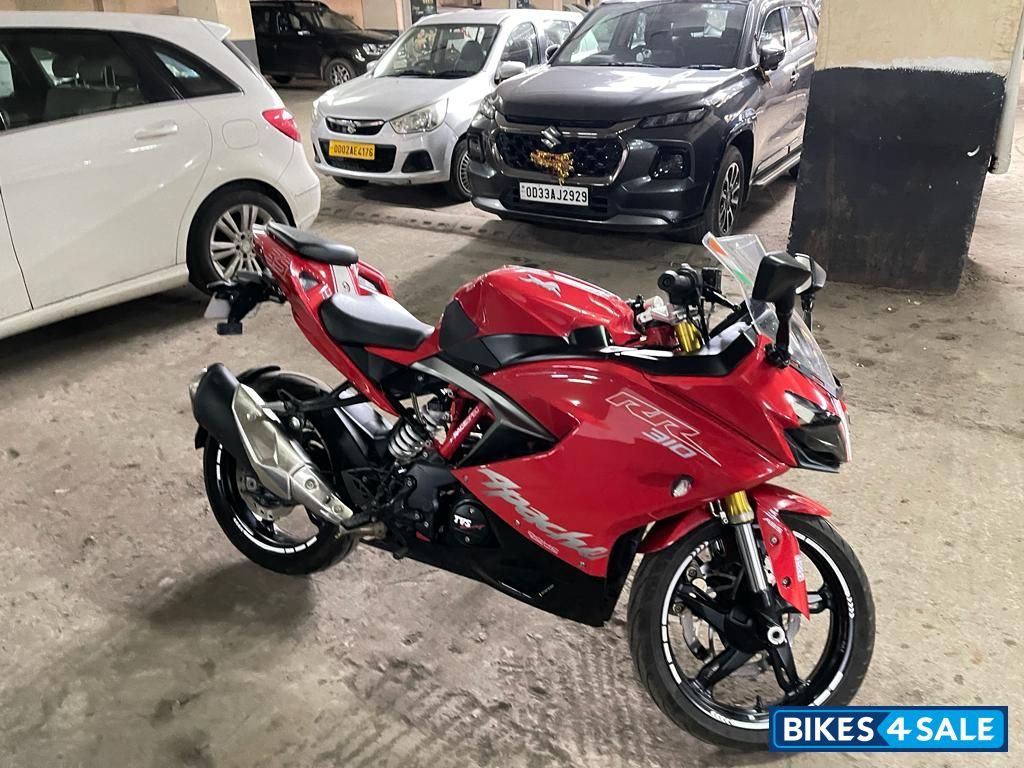 Red TVS Apache RR 310