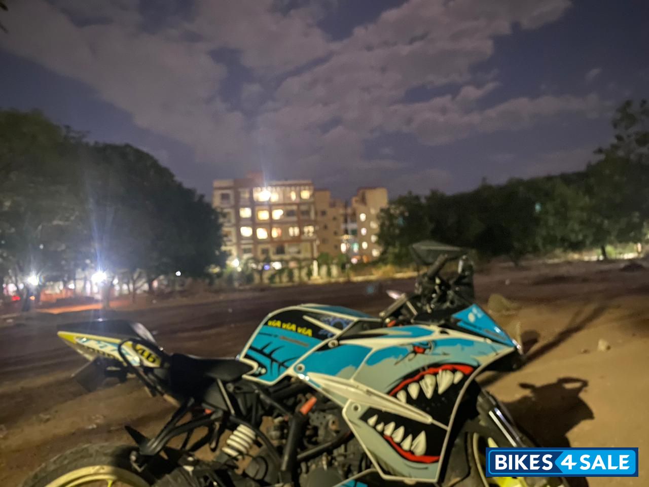 Original Color- White/orange KTM RC 200