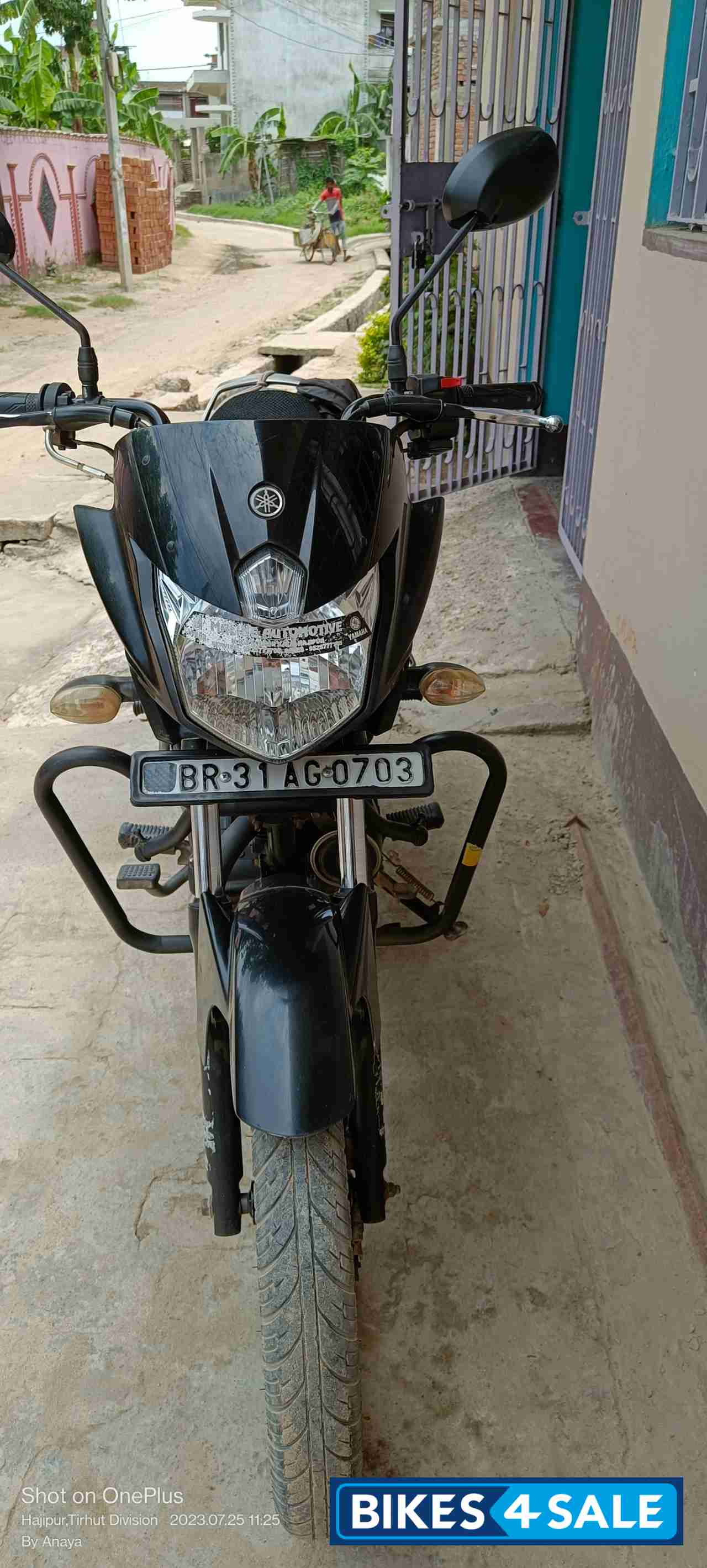 Bkack Yamaha Saluto 125