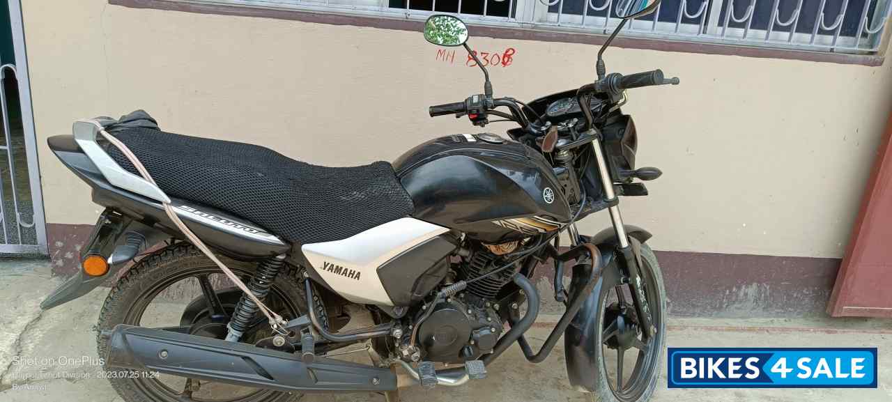 Bkack Yamaha Saluto 125