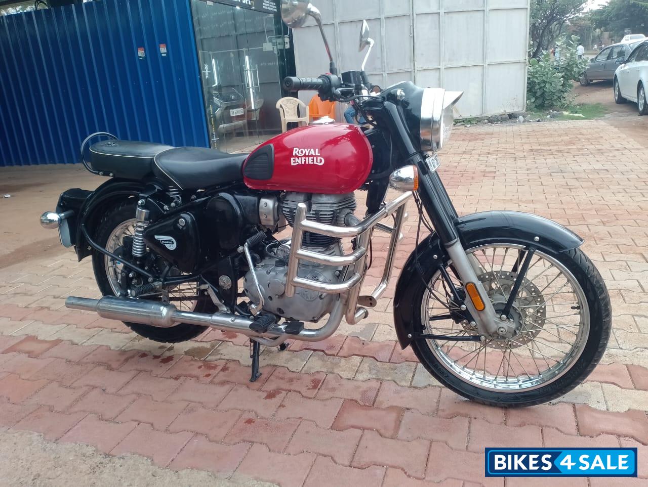 Royal Enfield Classic 350 Redditch Red