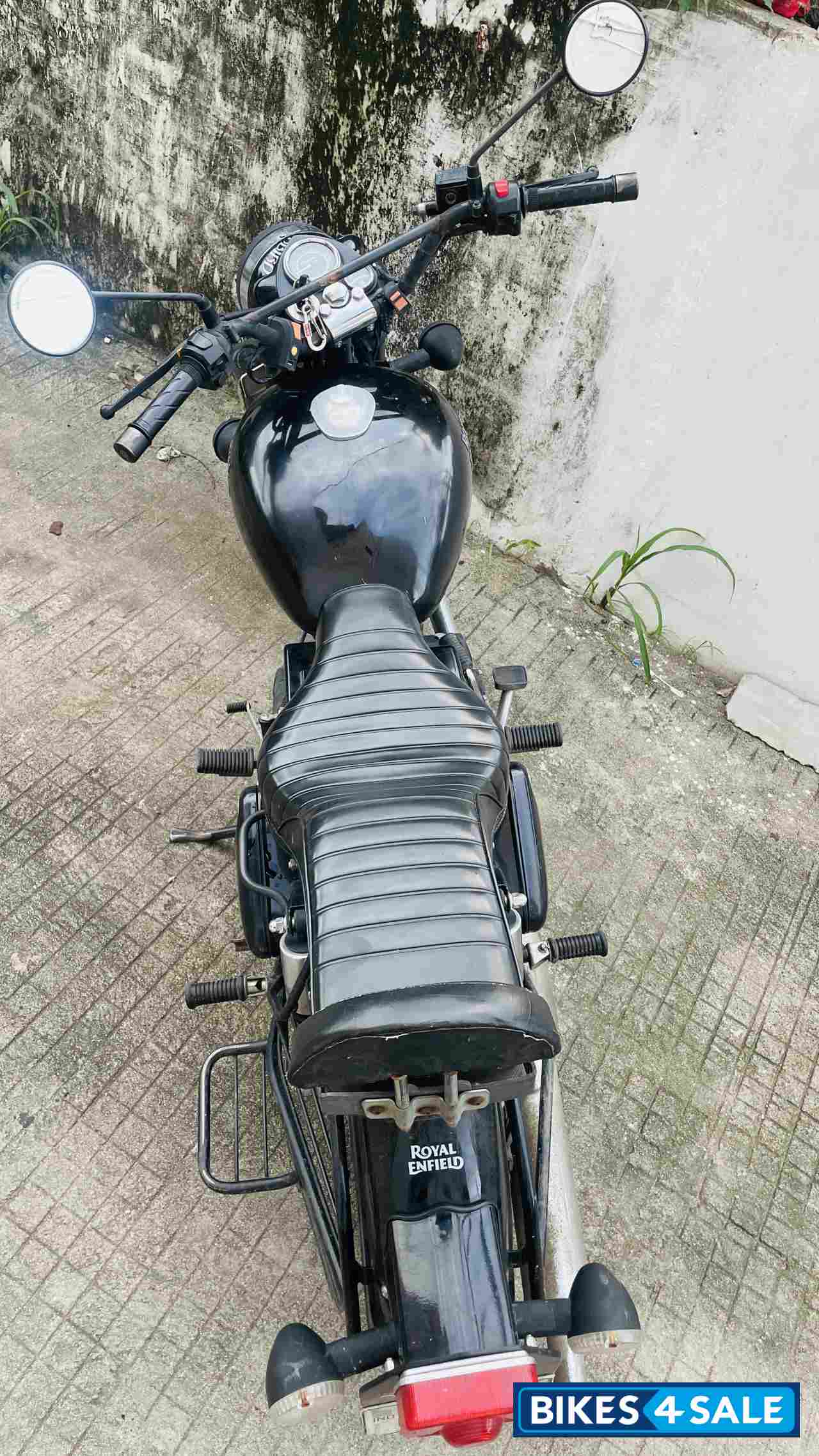 Jet Black Royal Enfield Bullet 350 ES