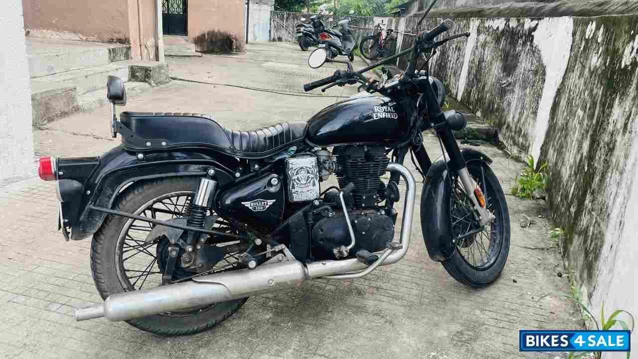 Jet Black Royal Enfield Bullet 350 ES