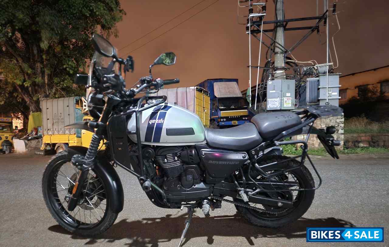 Slick Silver Yezdi Adventure Matte Slick Silver Yezdi Adventure Matte