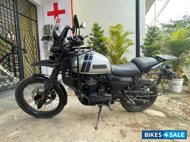 Slick Silver Yezdi Adventure Matte Slick Silver Yezdi Adventure Matte