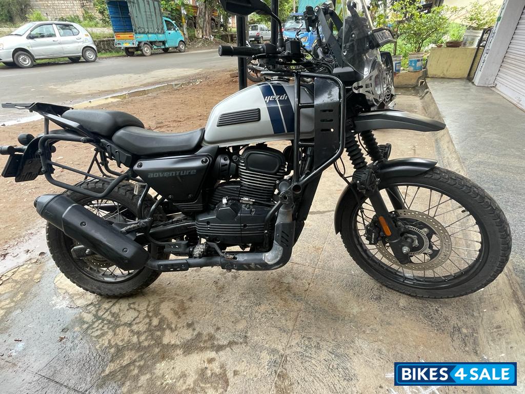 Slick Silver Yezdi Adventure Matte Slick Silver Yezdi Adventure Matte