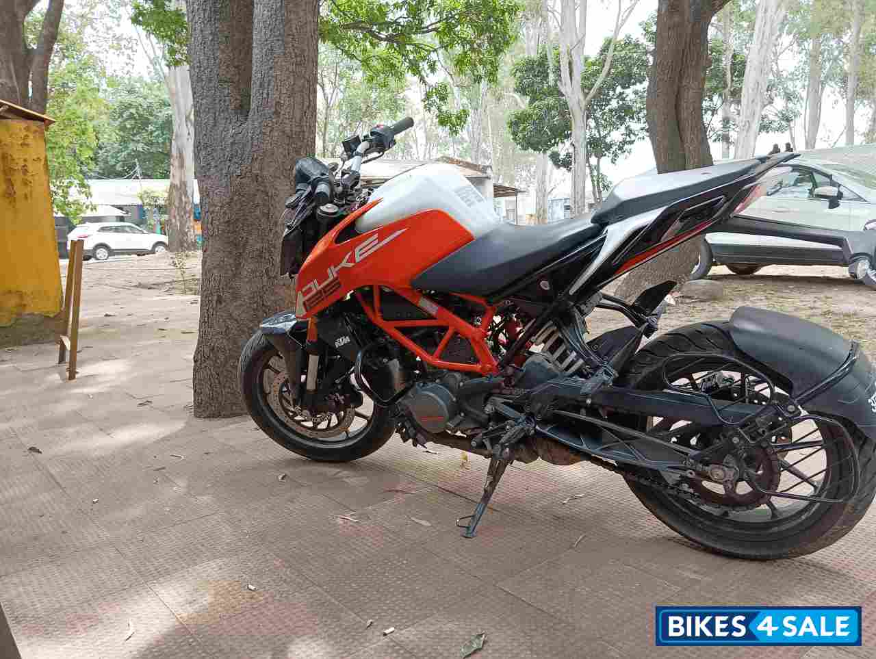 Orange And White KTM Duke 125