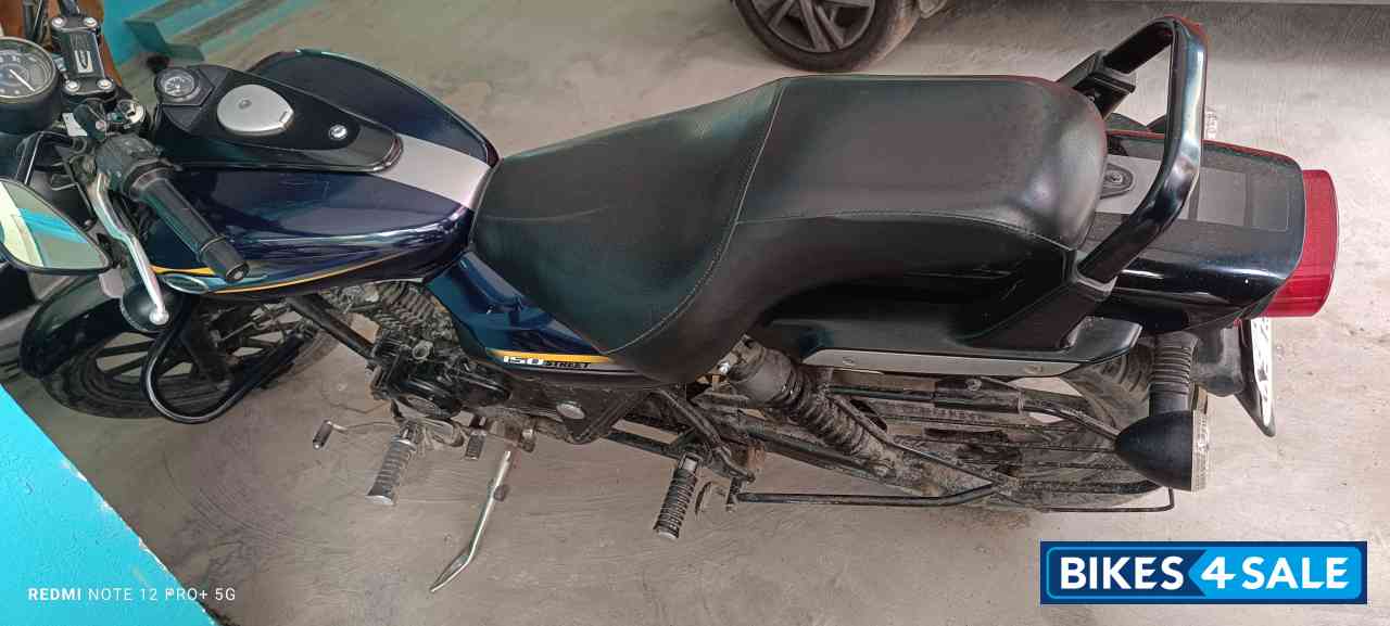 Blue Bajaj Avenger Street 150