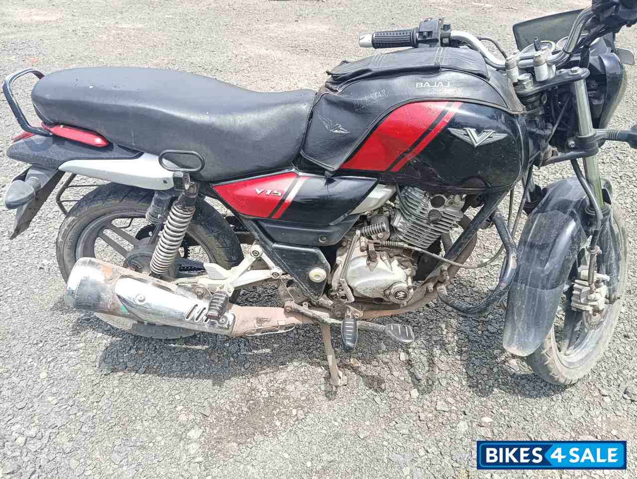 Bajaj V15