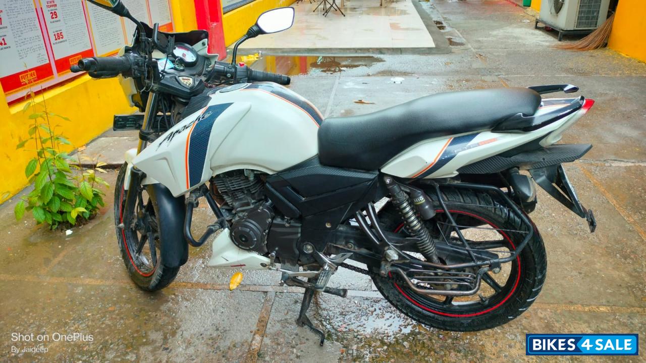 TVS Apache RTR 160 4V BS6