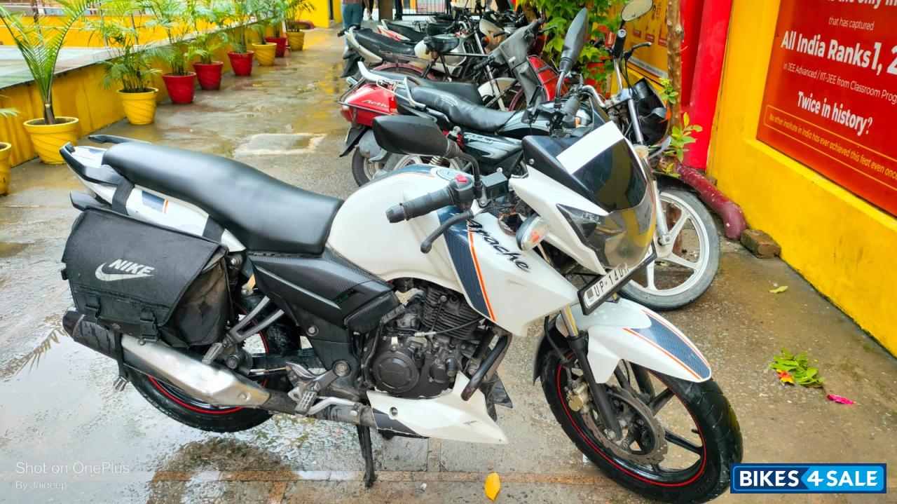 TVS Apache RTR 160 4V BS6