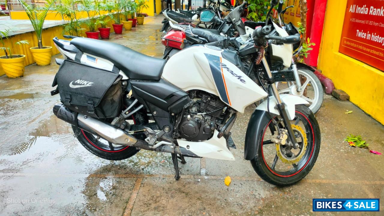 TVS Apache RTR 160 4V BS6