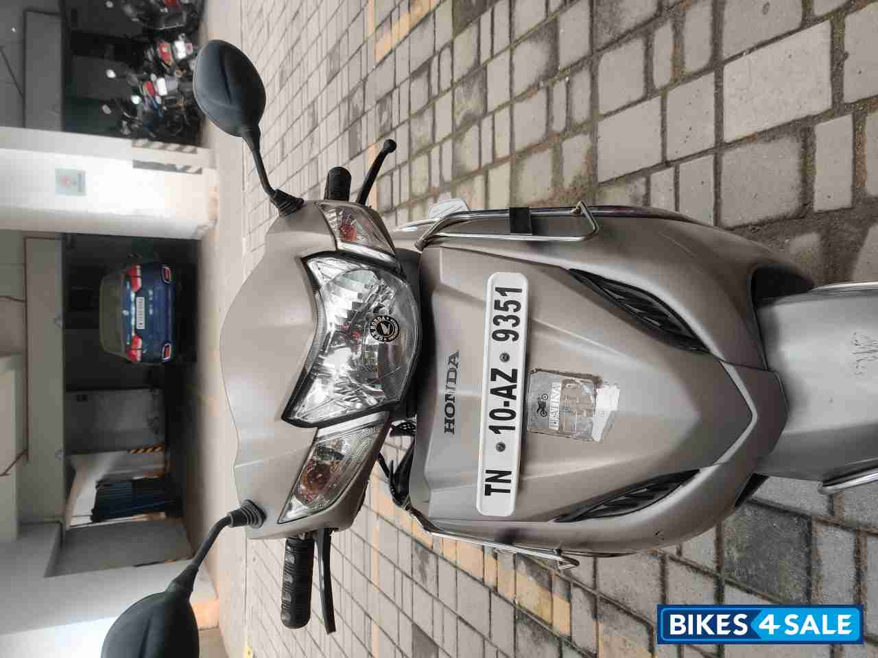 Beige Honda Activa