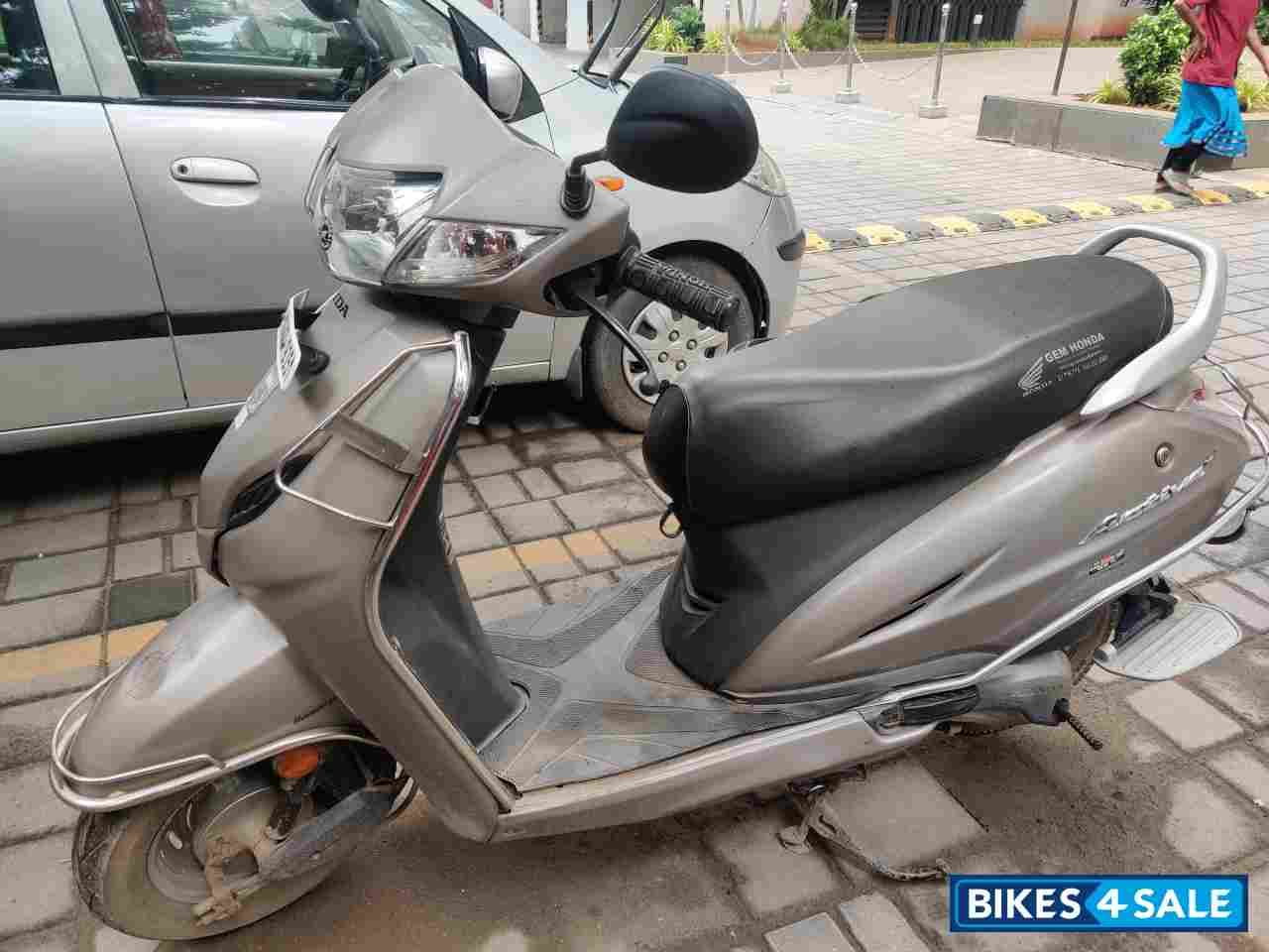 Beige Honda Activa