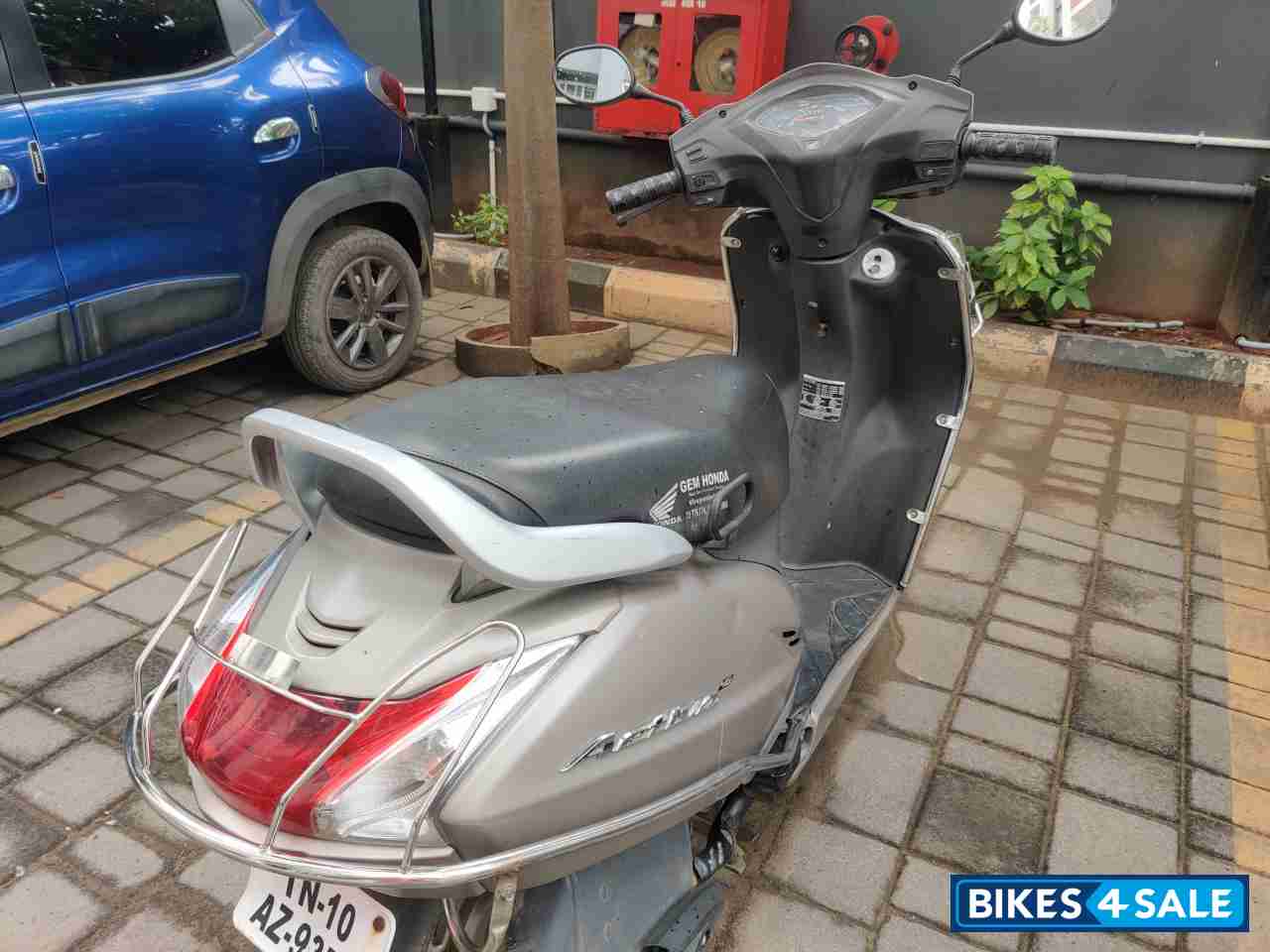 Beige Honda Activa