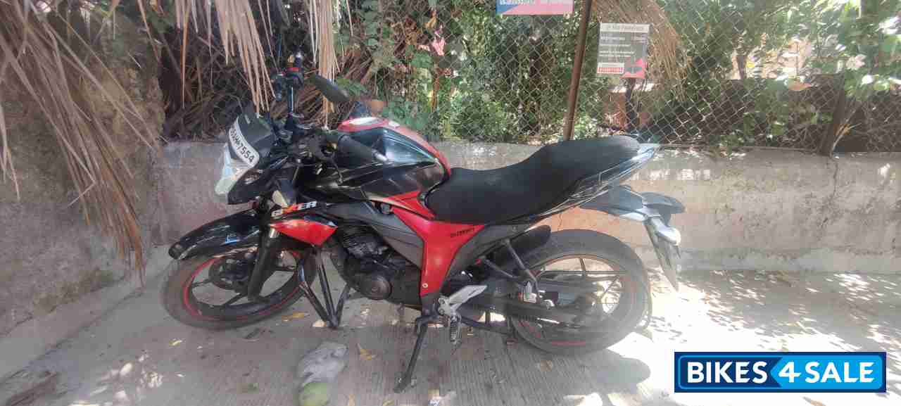 Black And Red Suzuki Gixxer 150
