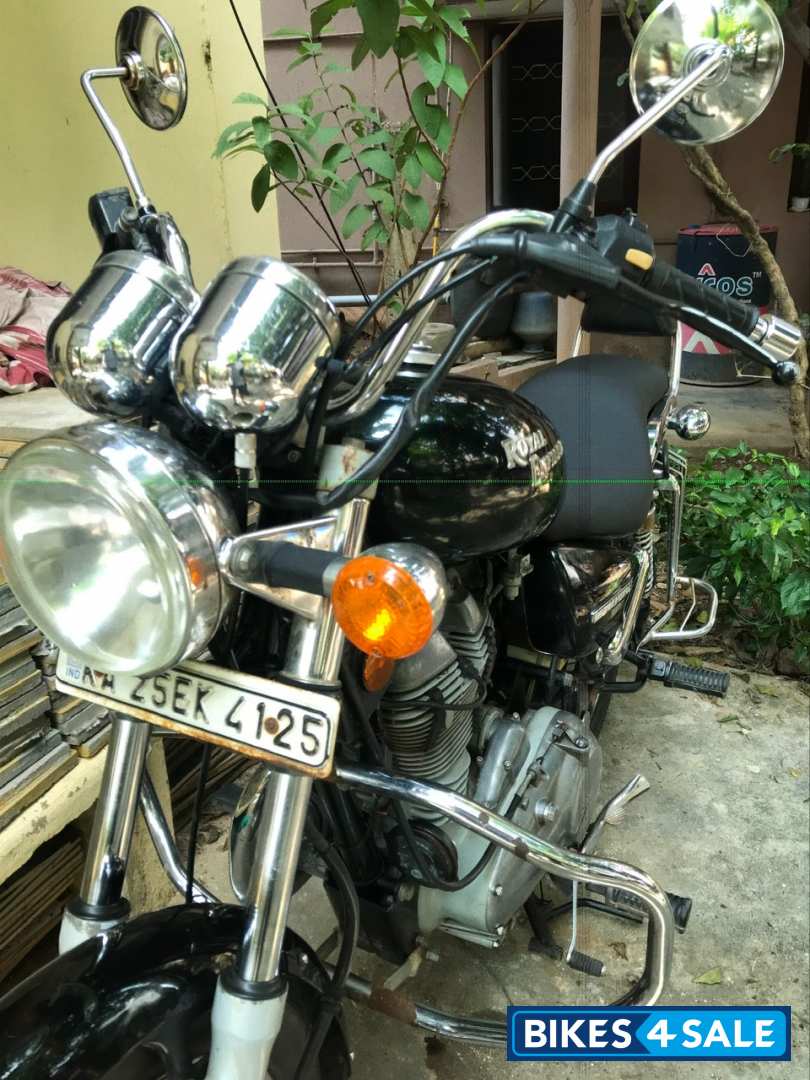Black Royal Enfield Thunderbird TwinSpark 350