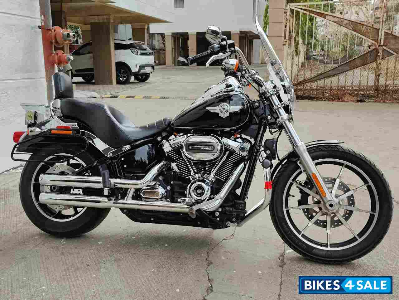 Black Harley Davidson Low Rider