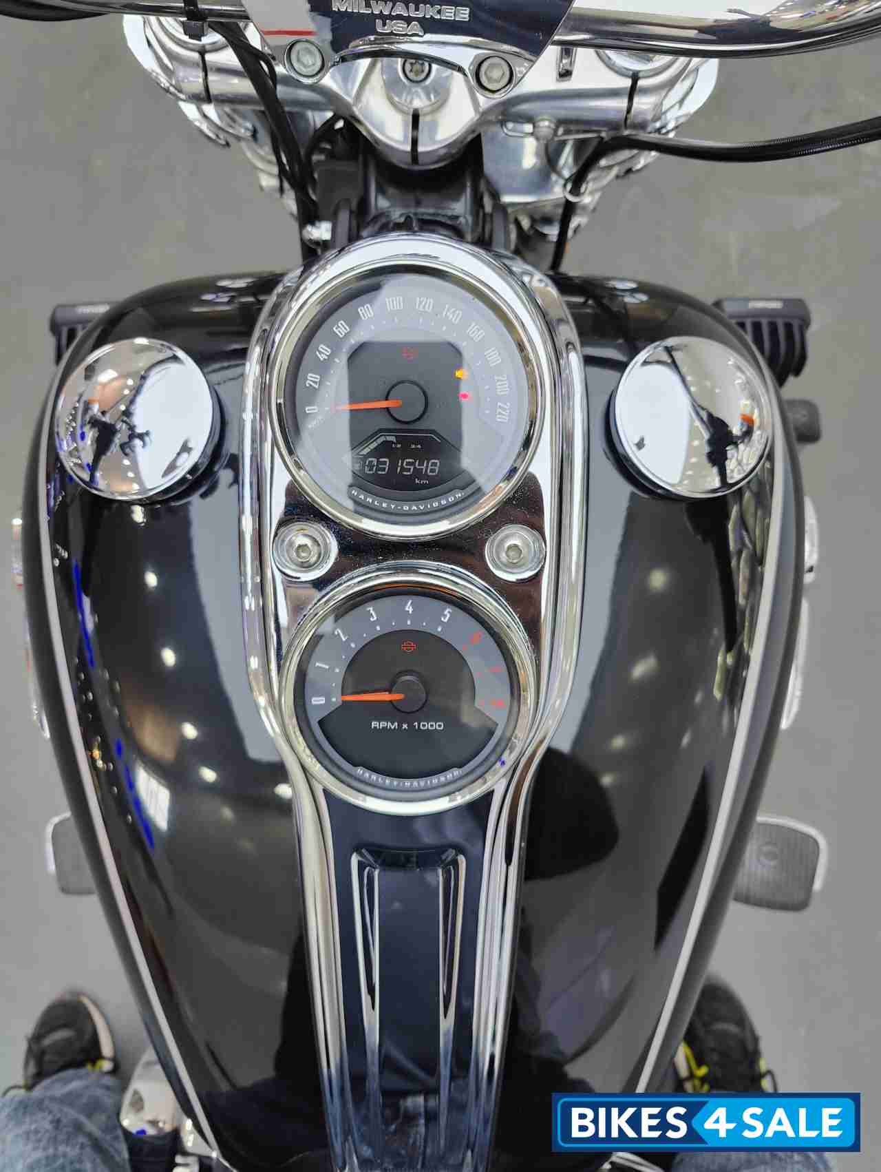 Black Harley Davidson Low Rider