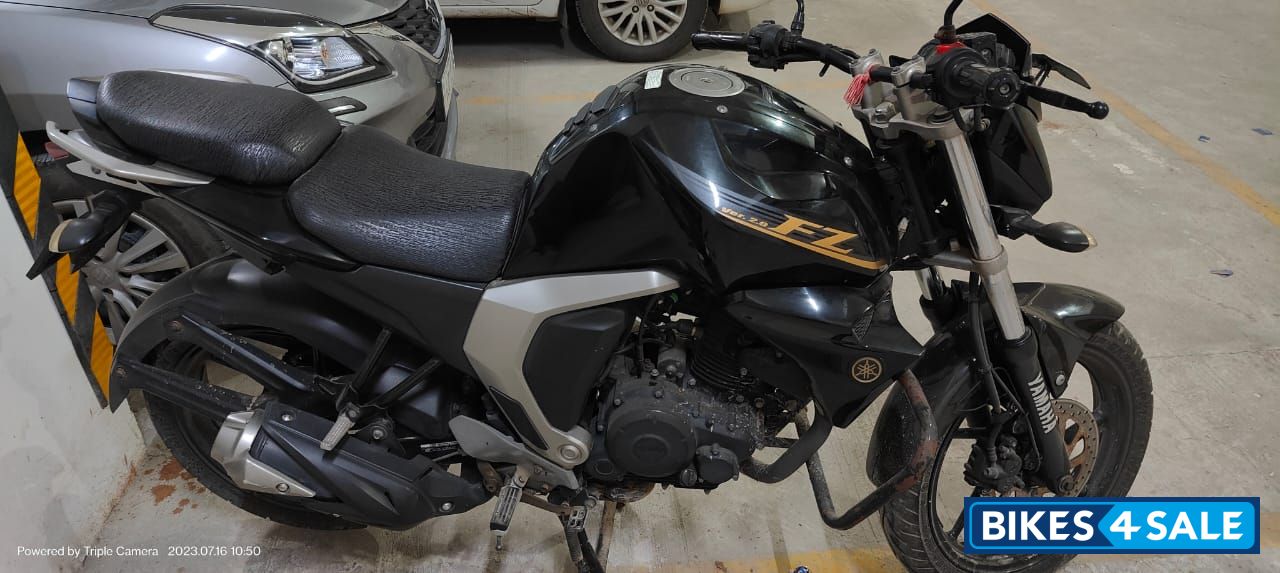 Black Yamaha FZ FI V2