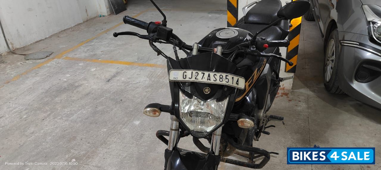 Black Yamaha FZ FI V2