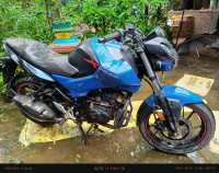 Black Metalic Hero Xtreme 160R