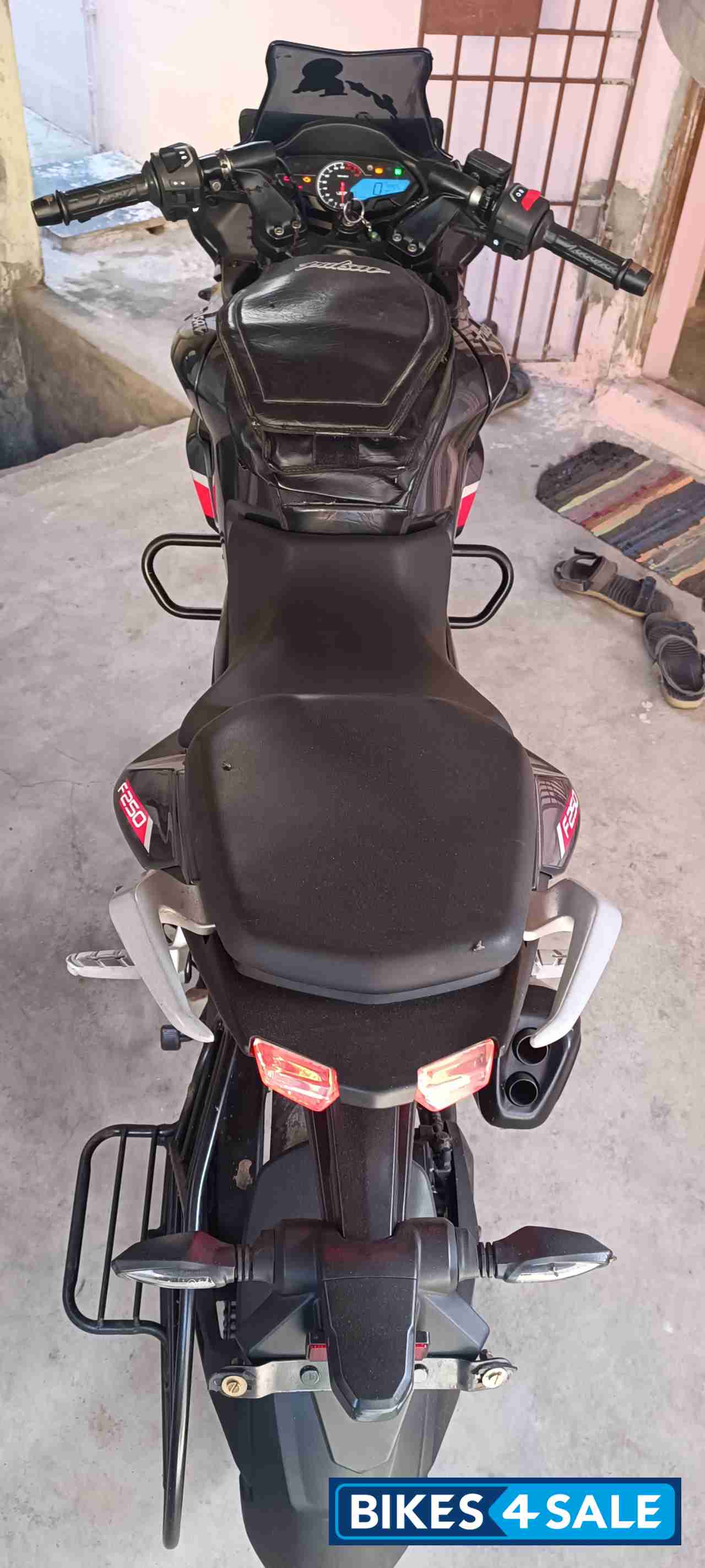 Gry Bajaj Pulsar F250