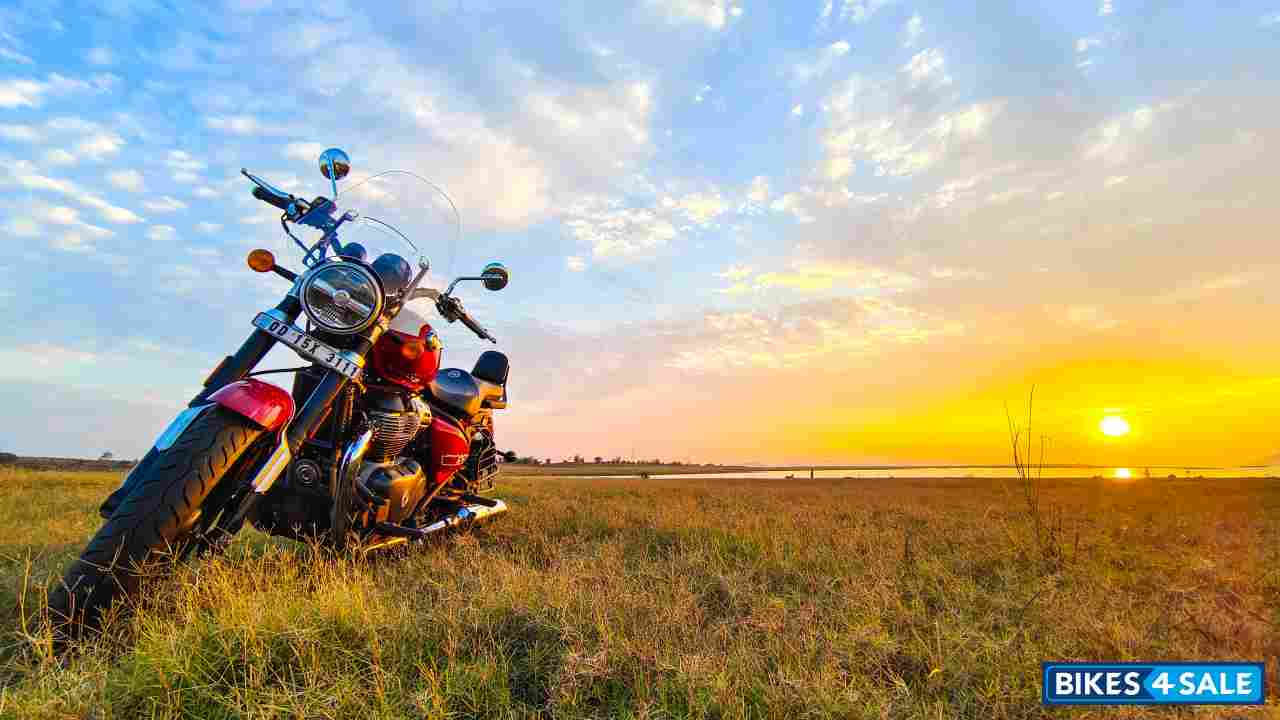 Red Royal Enfield Super Meteor 650