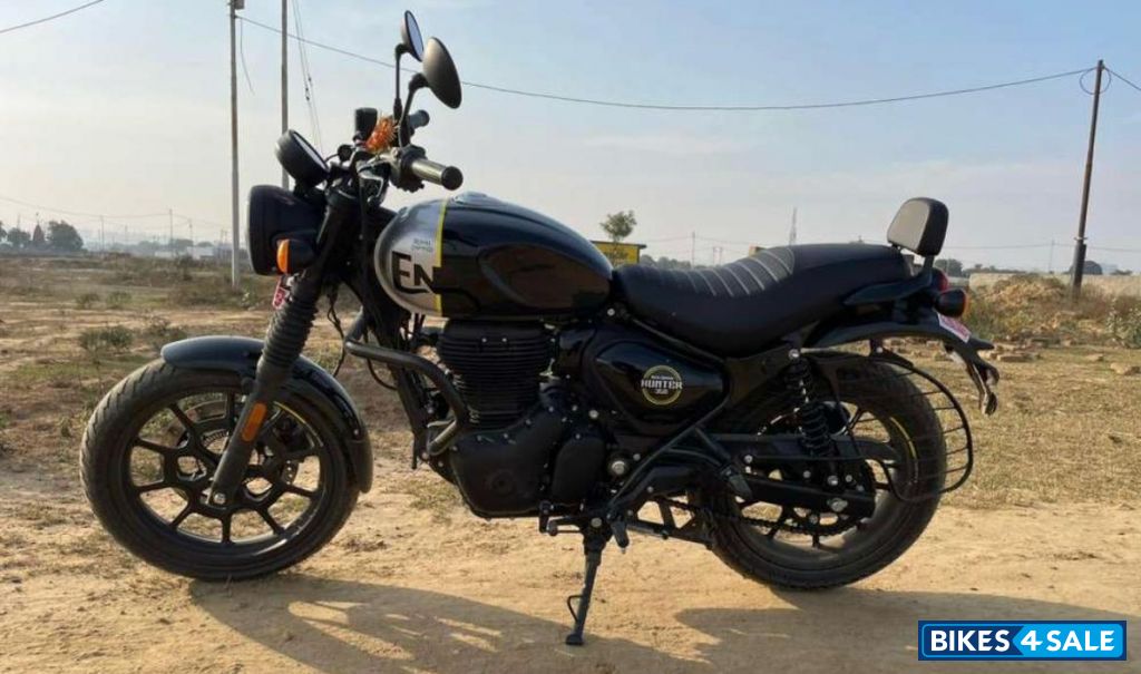 Rebel Black Royal Enfield Hunter 350 Metro