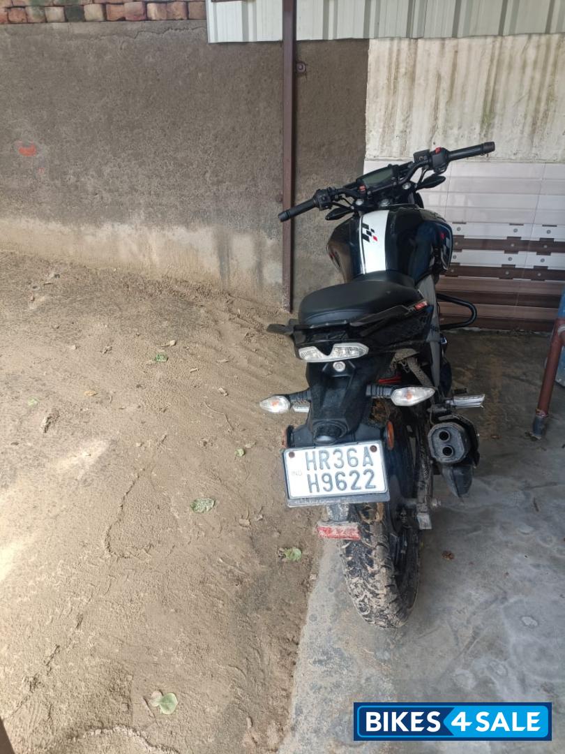 Black TVS Apache RTR 160 4V BS6