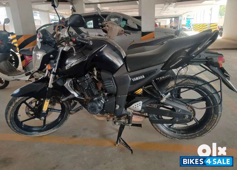 Black Yamaha FZ16