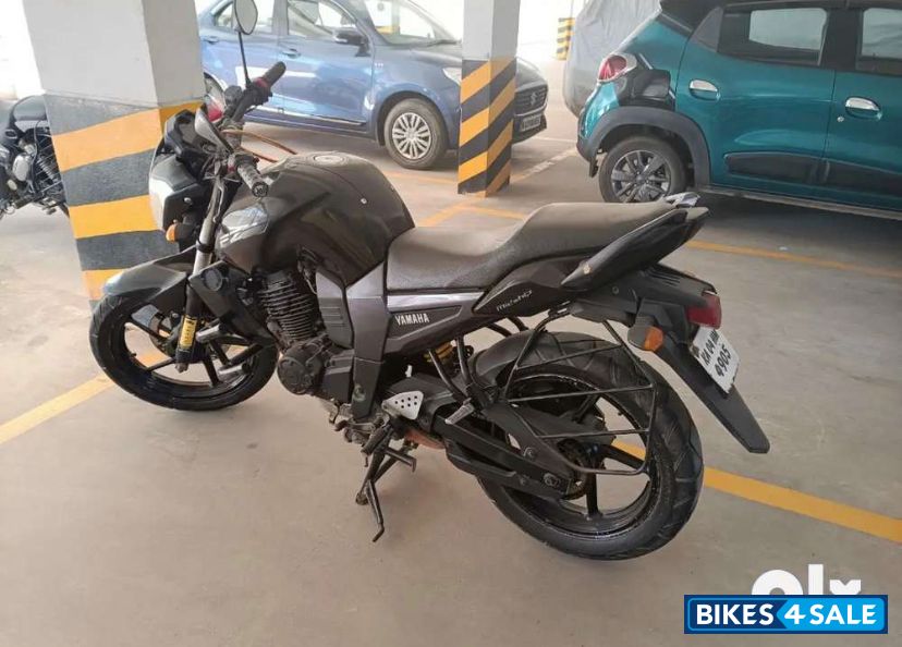 Black Yamaha FZ16