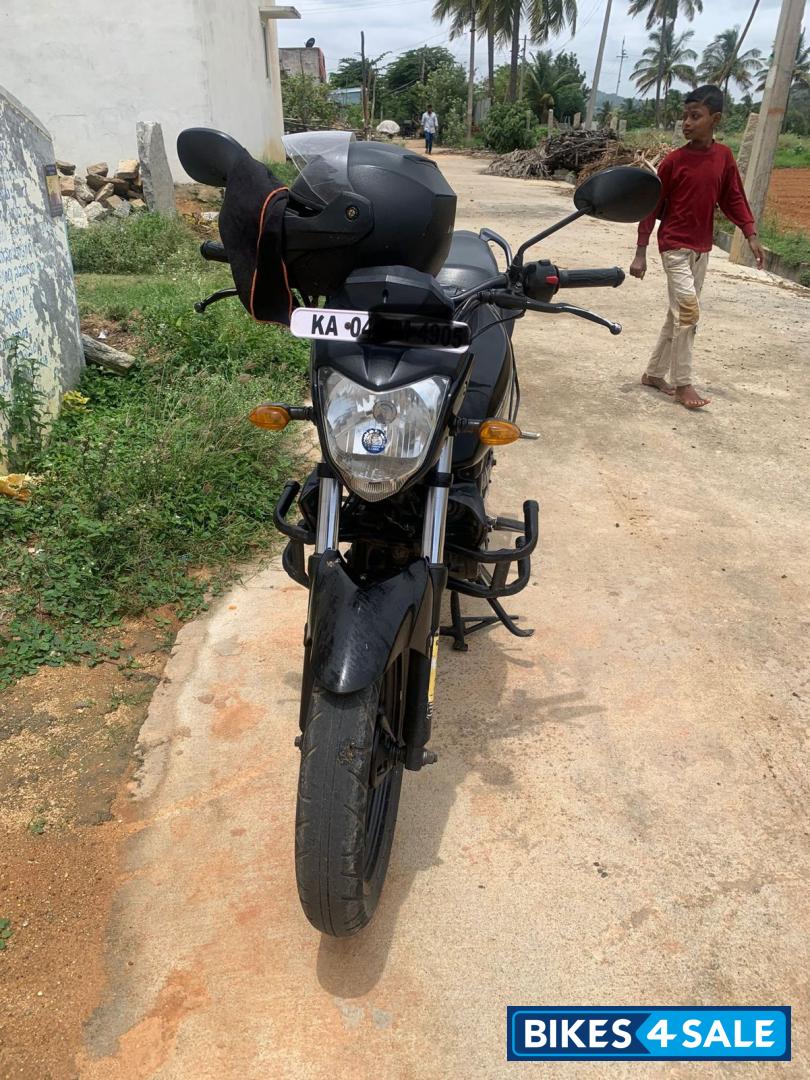 Black Yamaha FZ16