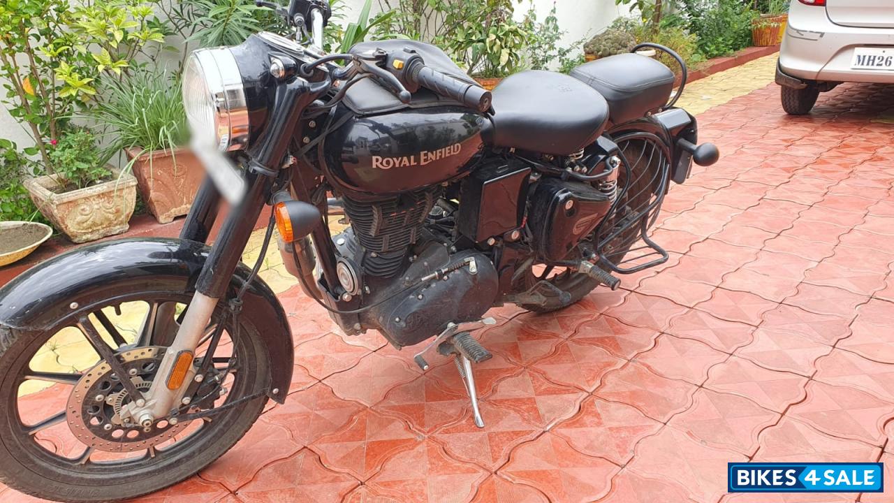Black Royal Enfield Classic 350 Dual Channel BS6