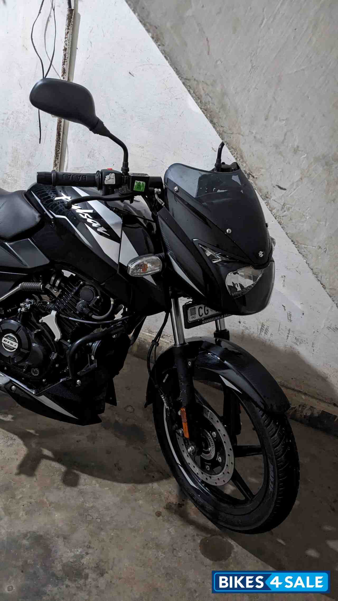 Black Bajaj Pulsar 150 BS6