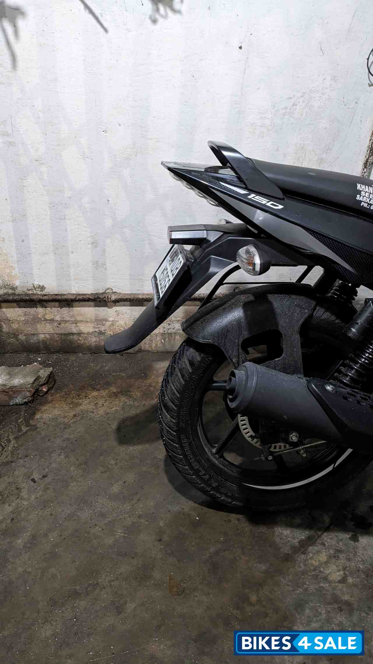 Black Bajaj Pulsar 150 BS6