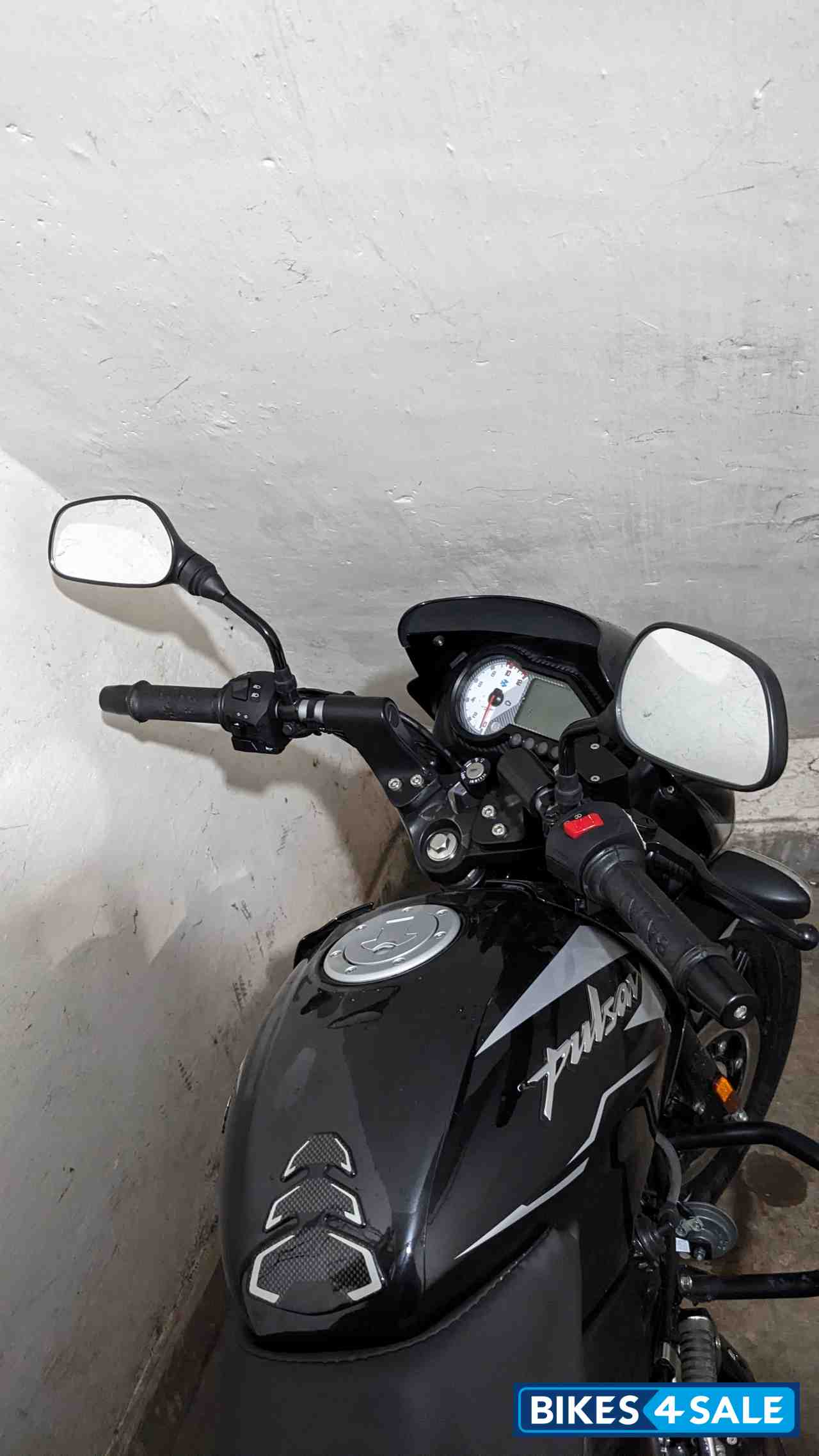 Black Bajaj Pulsar 150 BS6