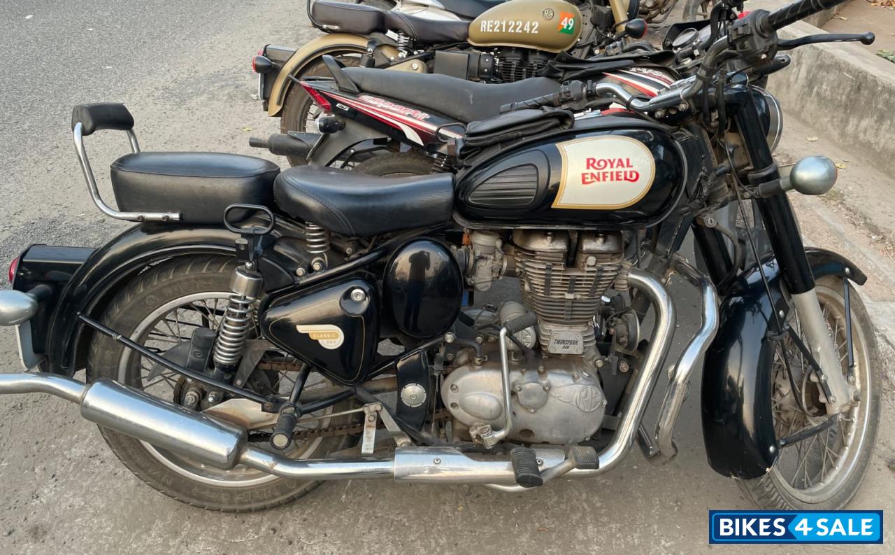 Black Royal Enfield Classic 350