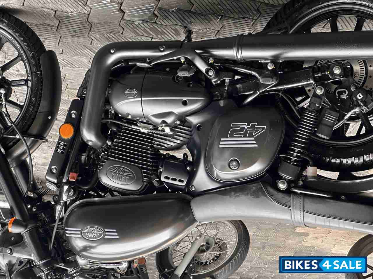 Black Jawa forty two BS6