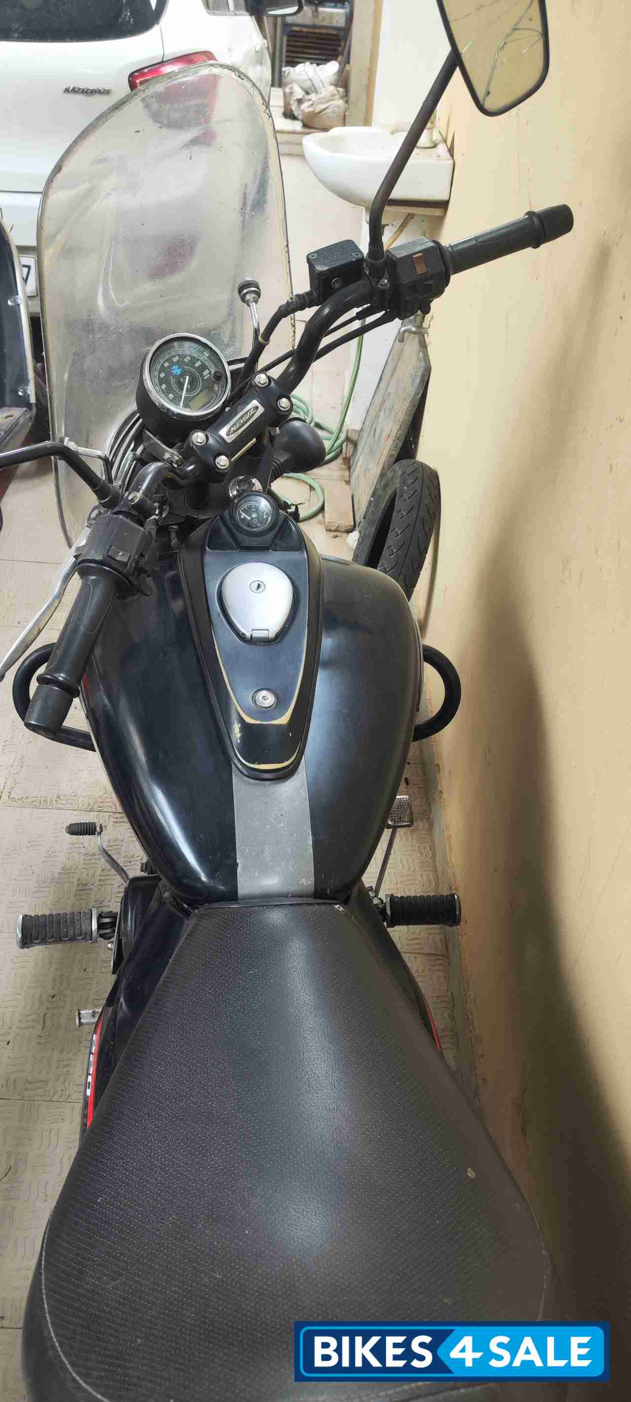 Bajaj Avenger 220 DTS-i