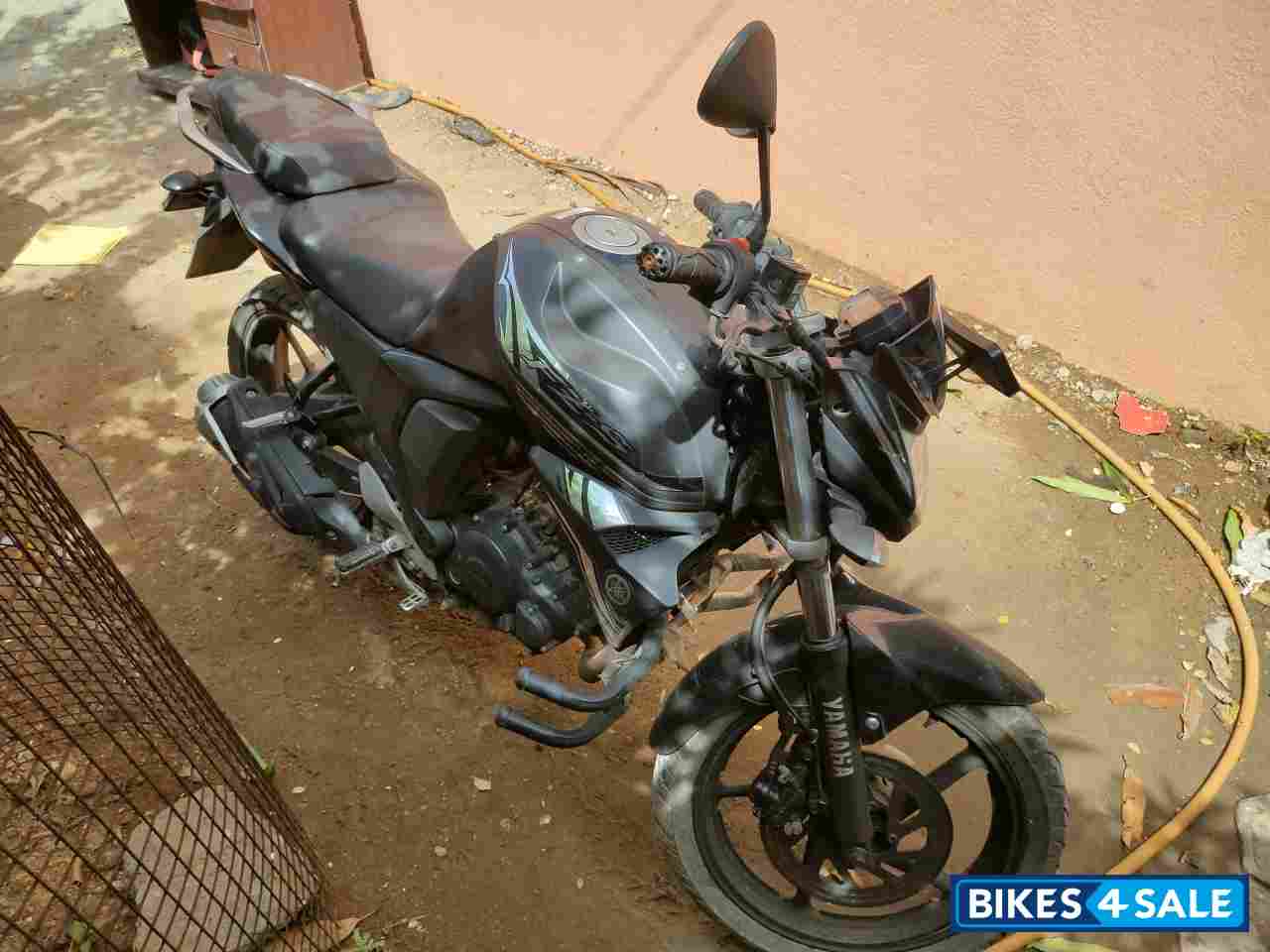 Matte Black Yamaha FZ FI V2