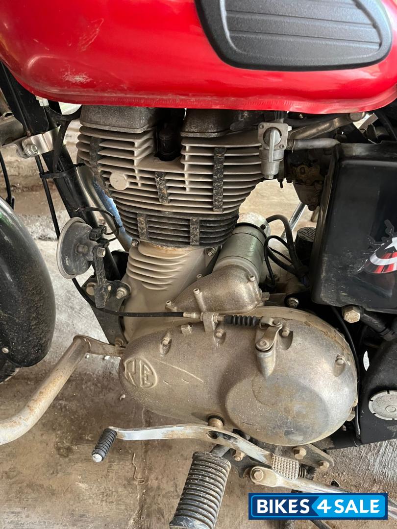 Redittch Red Royal Enfield Classic 350 Redittch Red Royal Enfield Classic 350