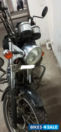 Black Royal Enfield Thunderbird 350