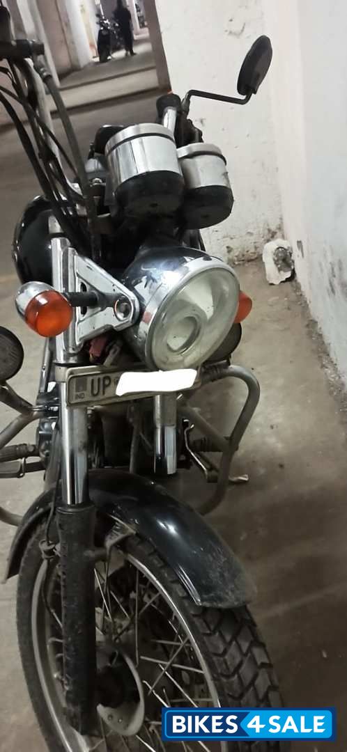 Black Royal Enfield Thunderbird 350