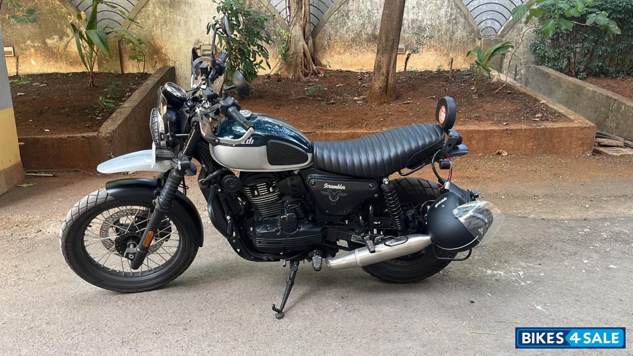 Dual Green Yezdi Scrambler Dual Tone