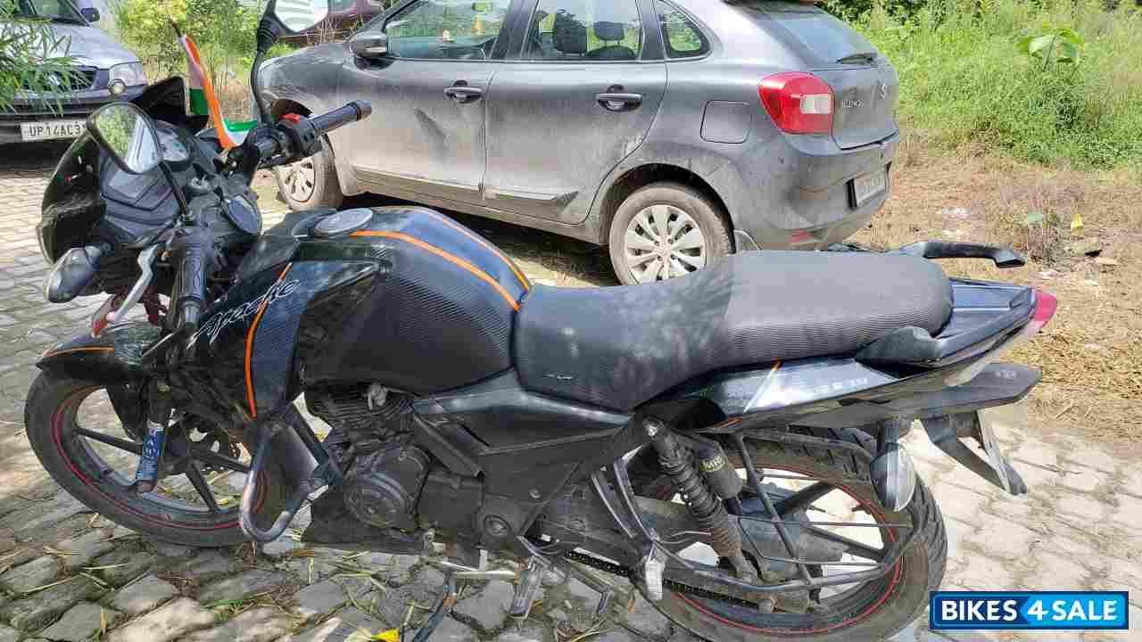 Black TVS Apache RTR 160