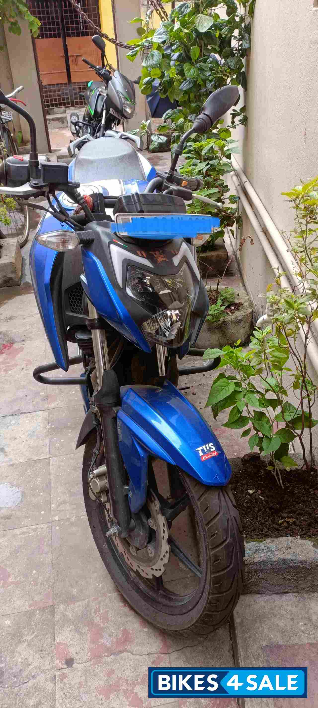 TVS Apache RTR 160 4V BS6