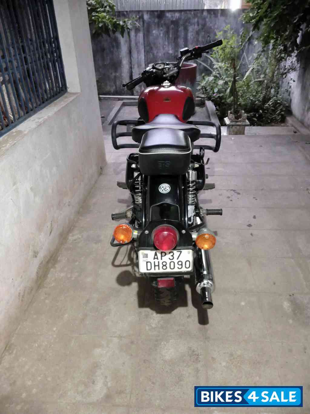 Red Royal Enfield Classic 350 Redditch Red